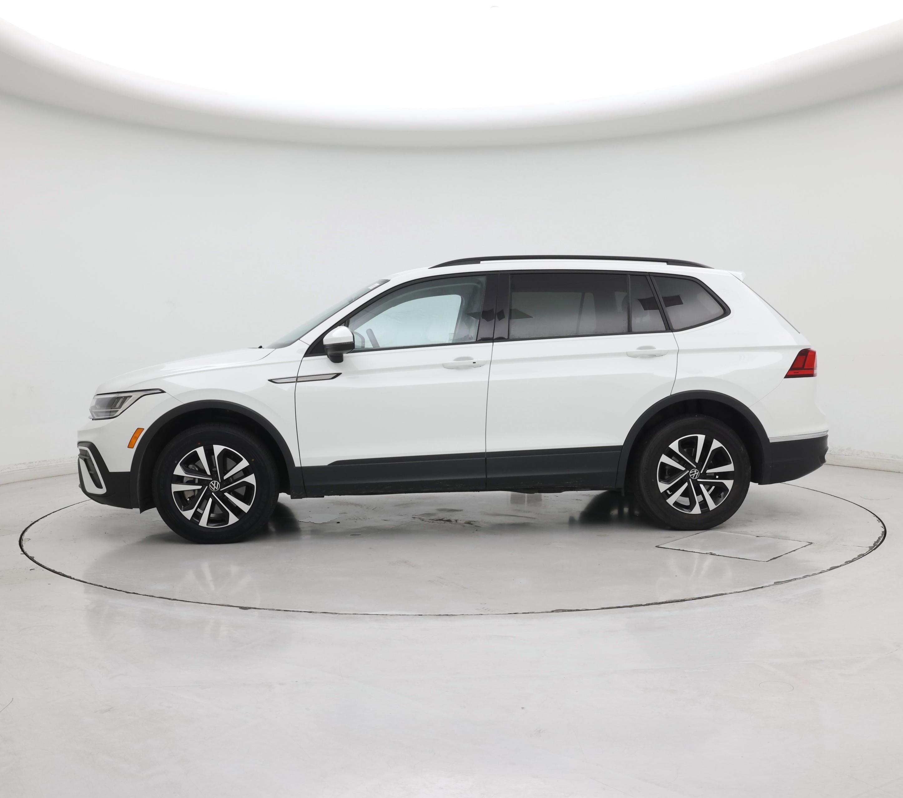 Thumbnail: 2022 Volkswagen Tiguan - 3