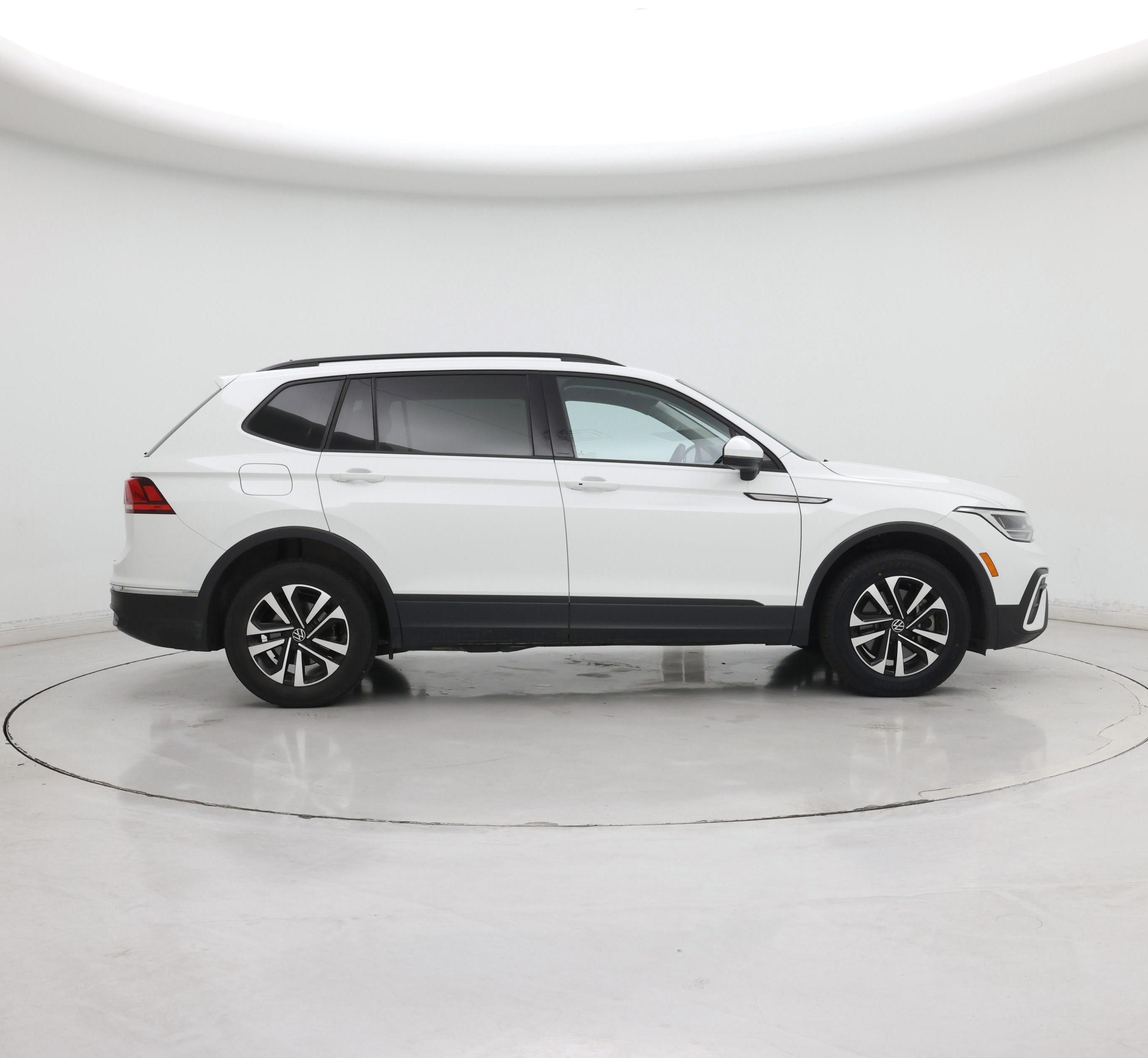 Thumbnail: 2022 Volkswagen Tiguan - 7