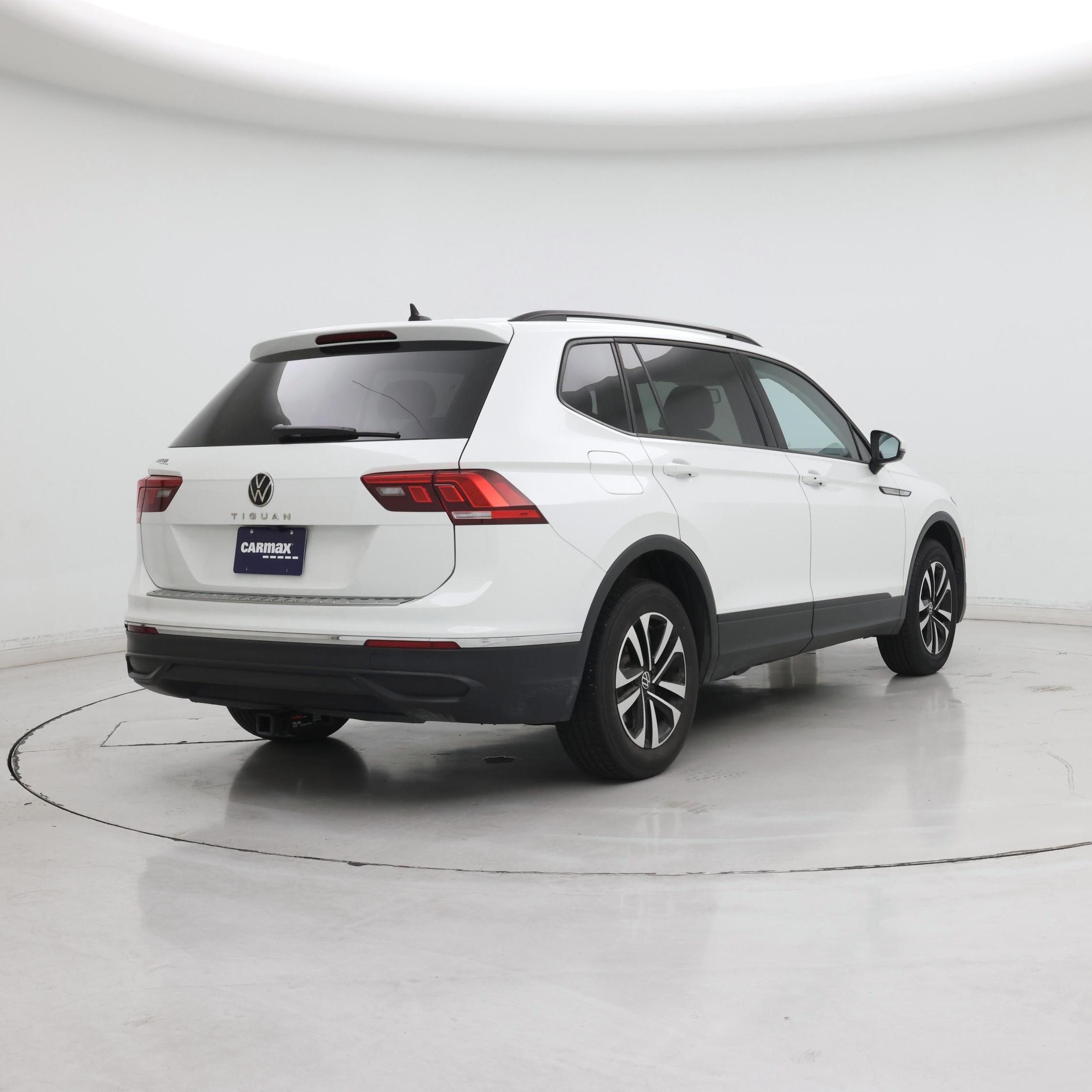 Thumbnail: 2022 Volkswagen Tiguan - 8