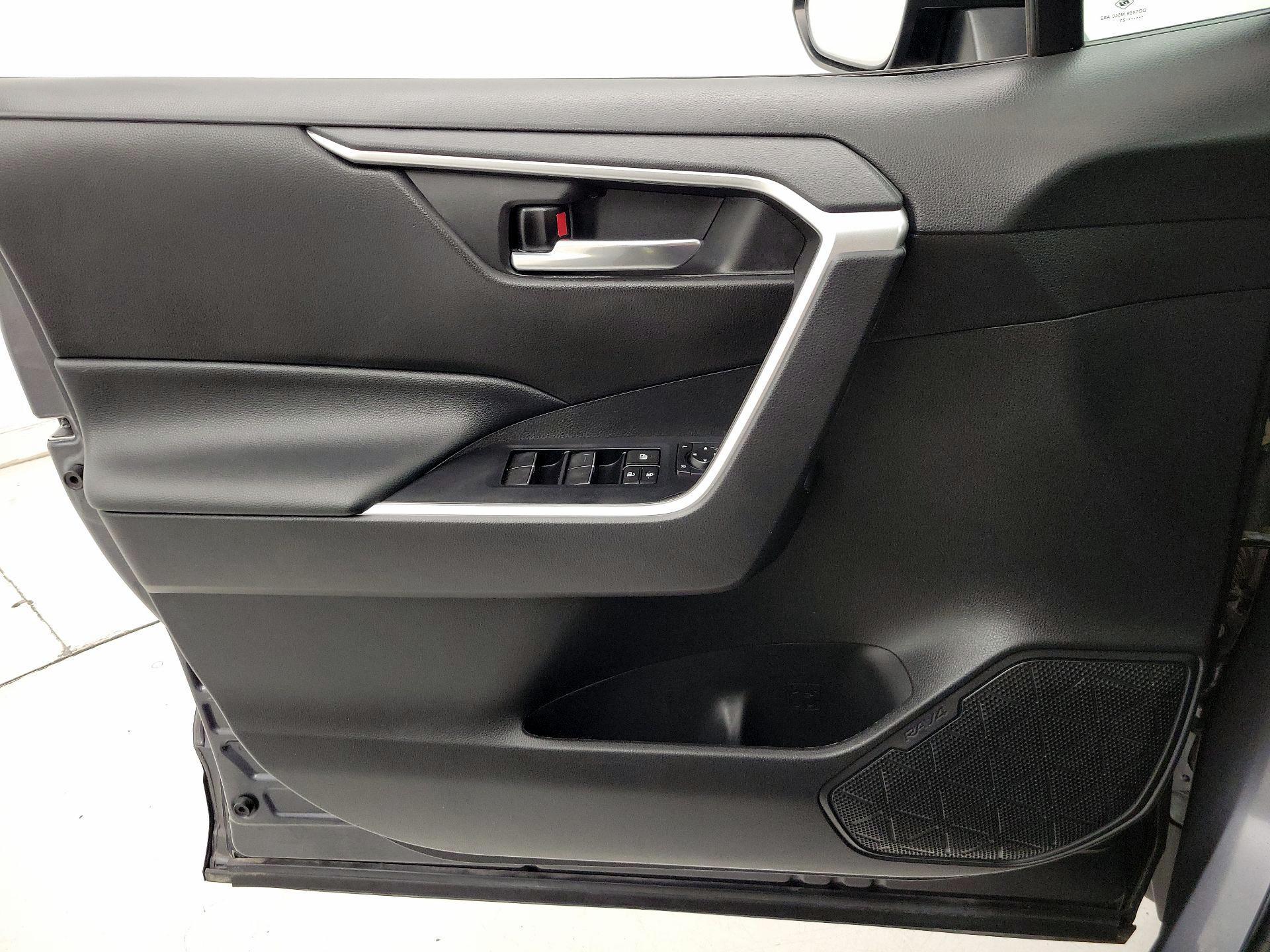 Thumbnail: 2021 Toyota RAV4 - 12