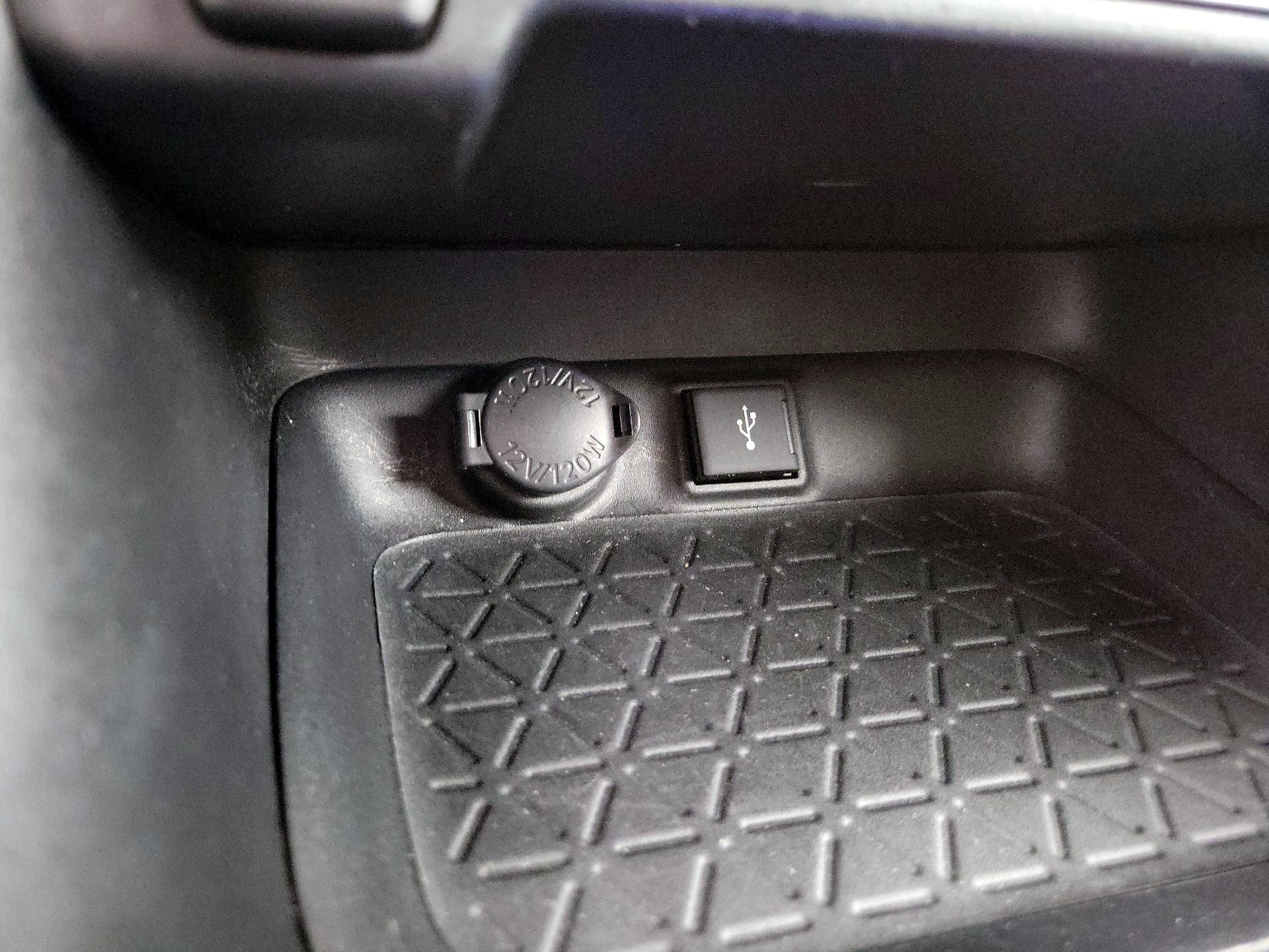 Thumbnail: 2021 Toyota RAV4 - 18
