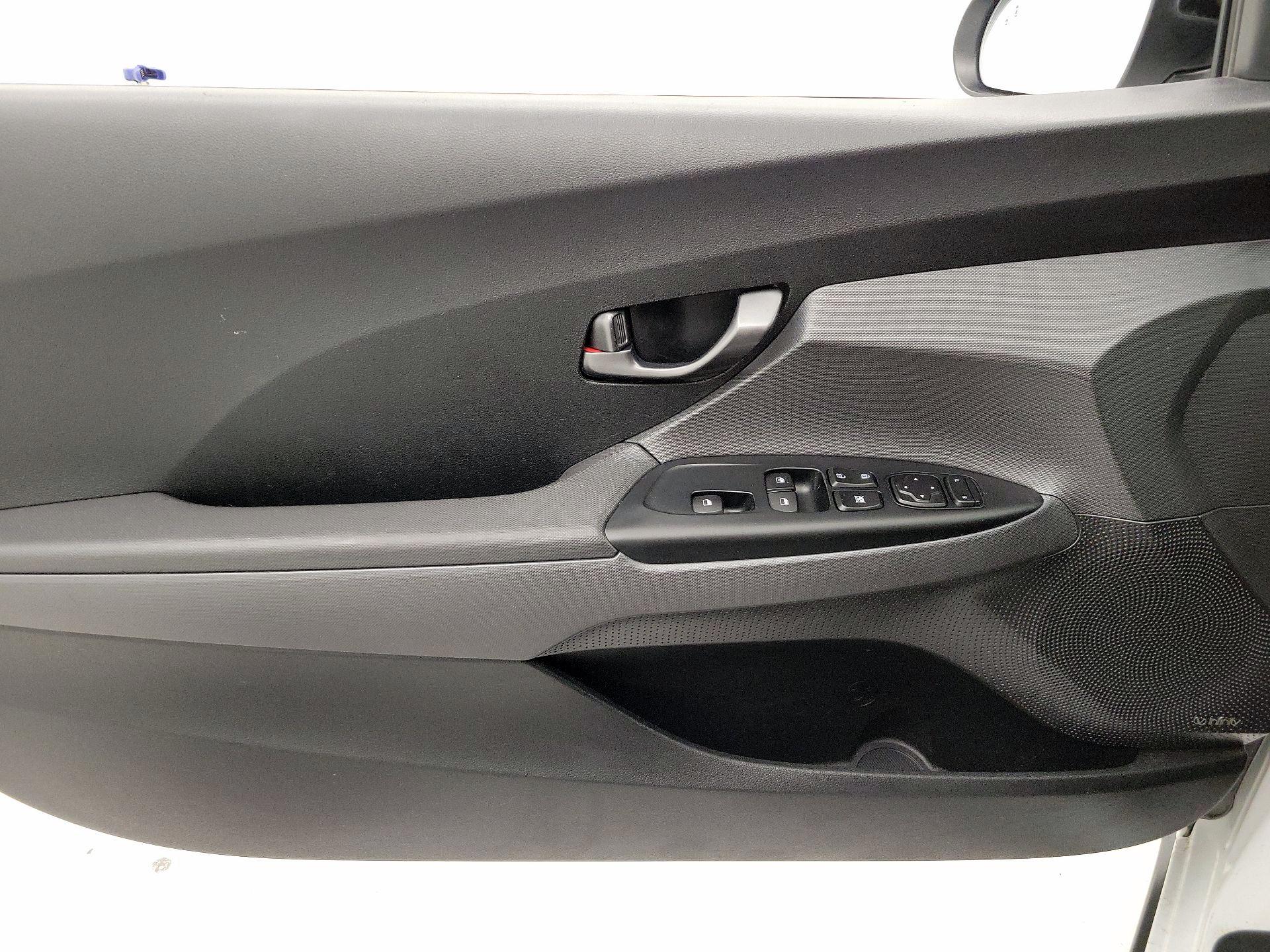 Thumbnail: 2019 Hyundai Veloster - 12