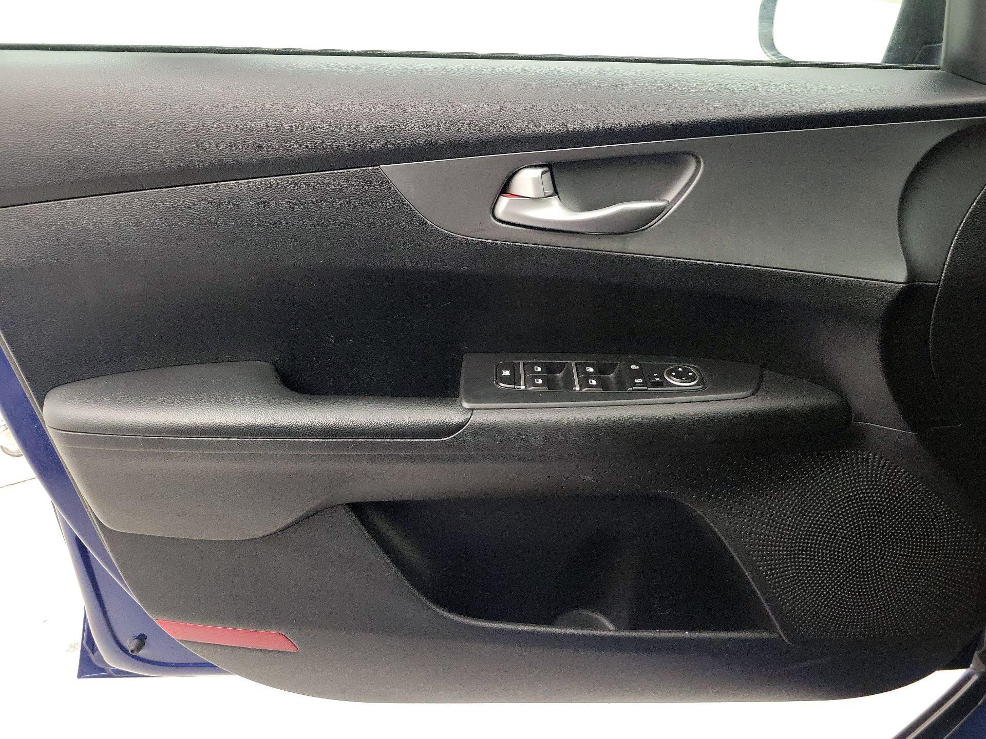 Thumbnail: 2019 Kia Forte - 12