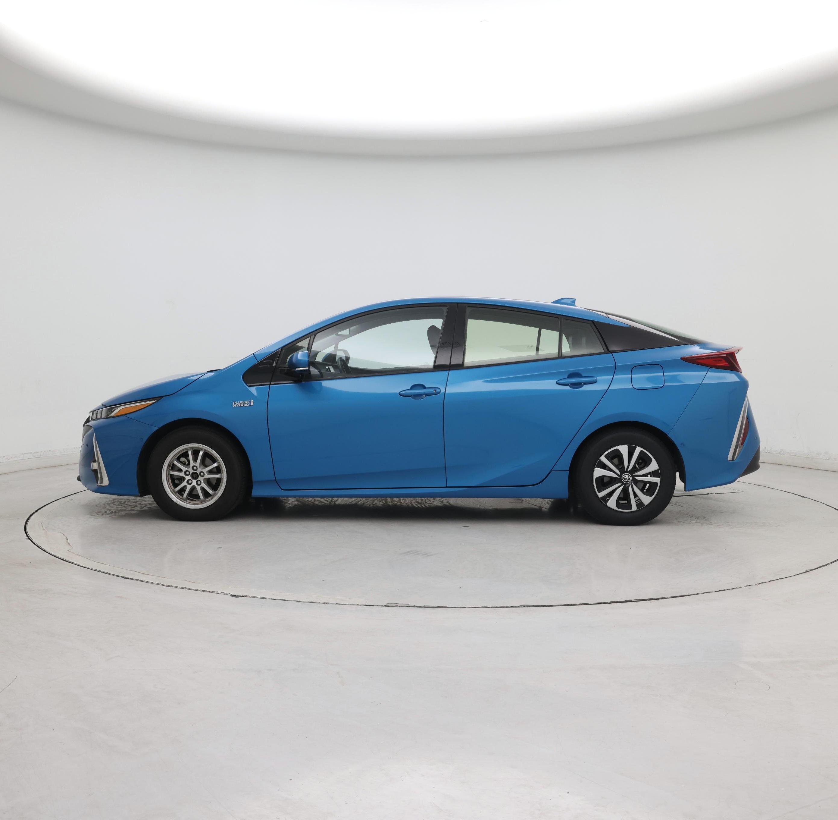 Thumbnail: 2017 Toyota Prius Prime - 3