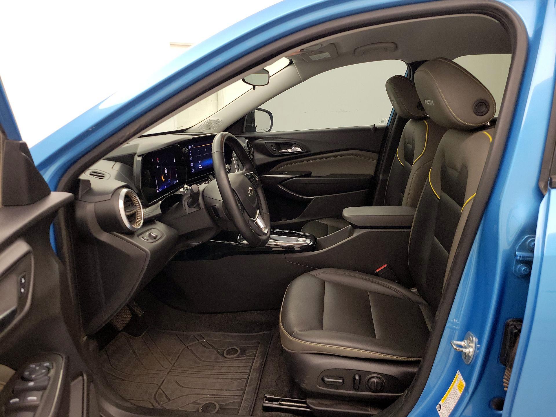 Thumbnail: 2025 Chevrolet Trax - 11