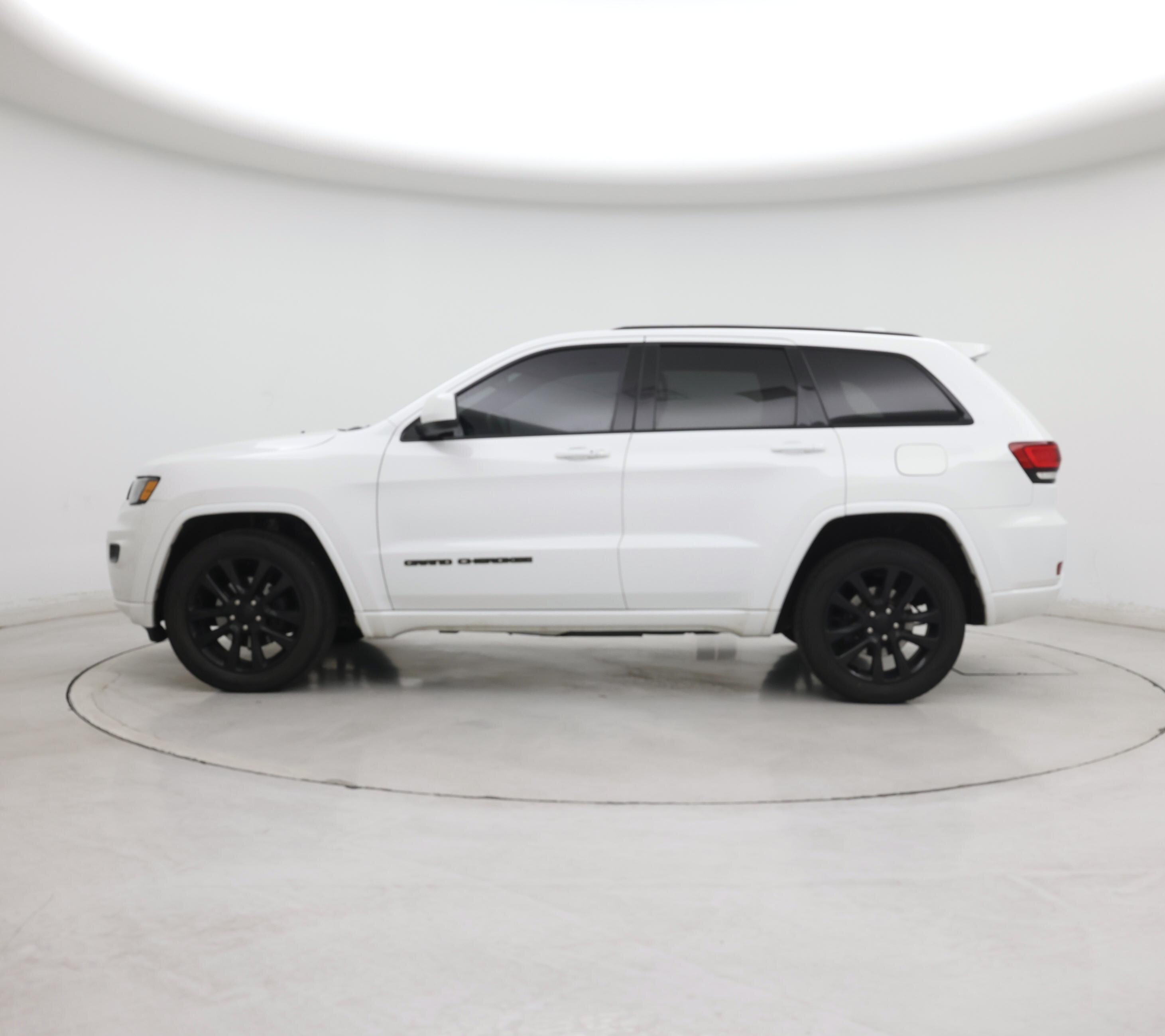 Thumbnail: 2018 Jeep Grand Cherokee - 3