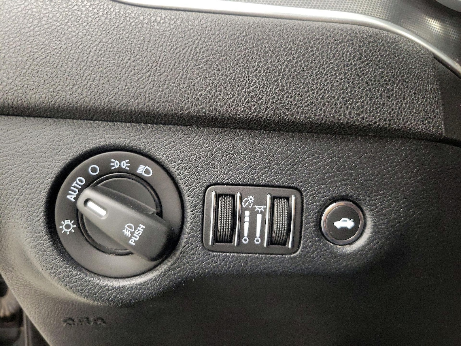 2018 Dodge Charger R/T - Photo 14