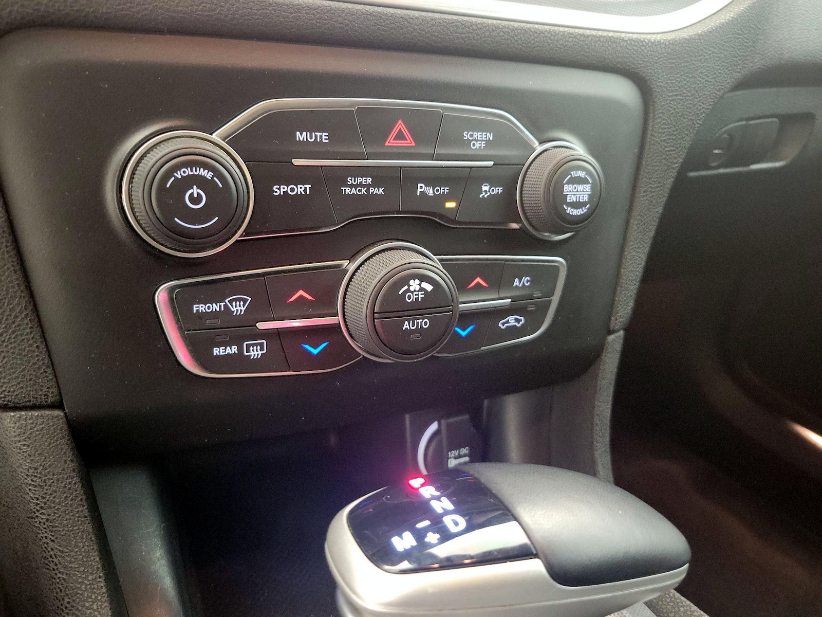2018 Dodge Charger R/T - Photo 18