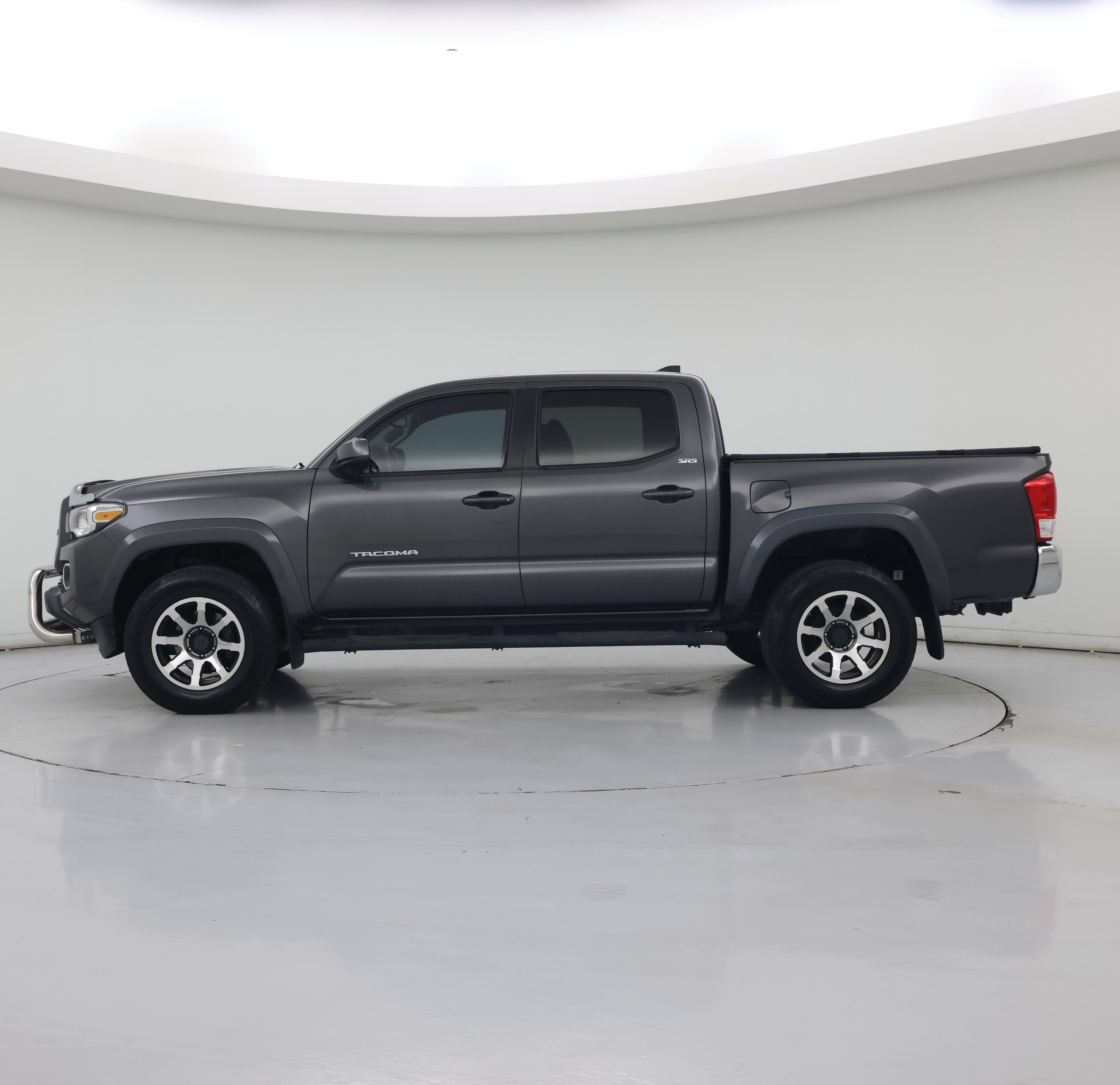 Thumbnail: 2017 Toyota Tacoma - 3
