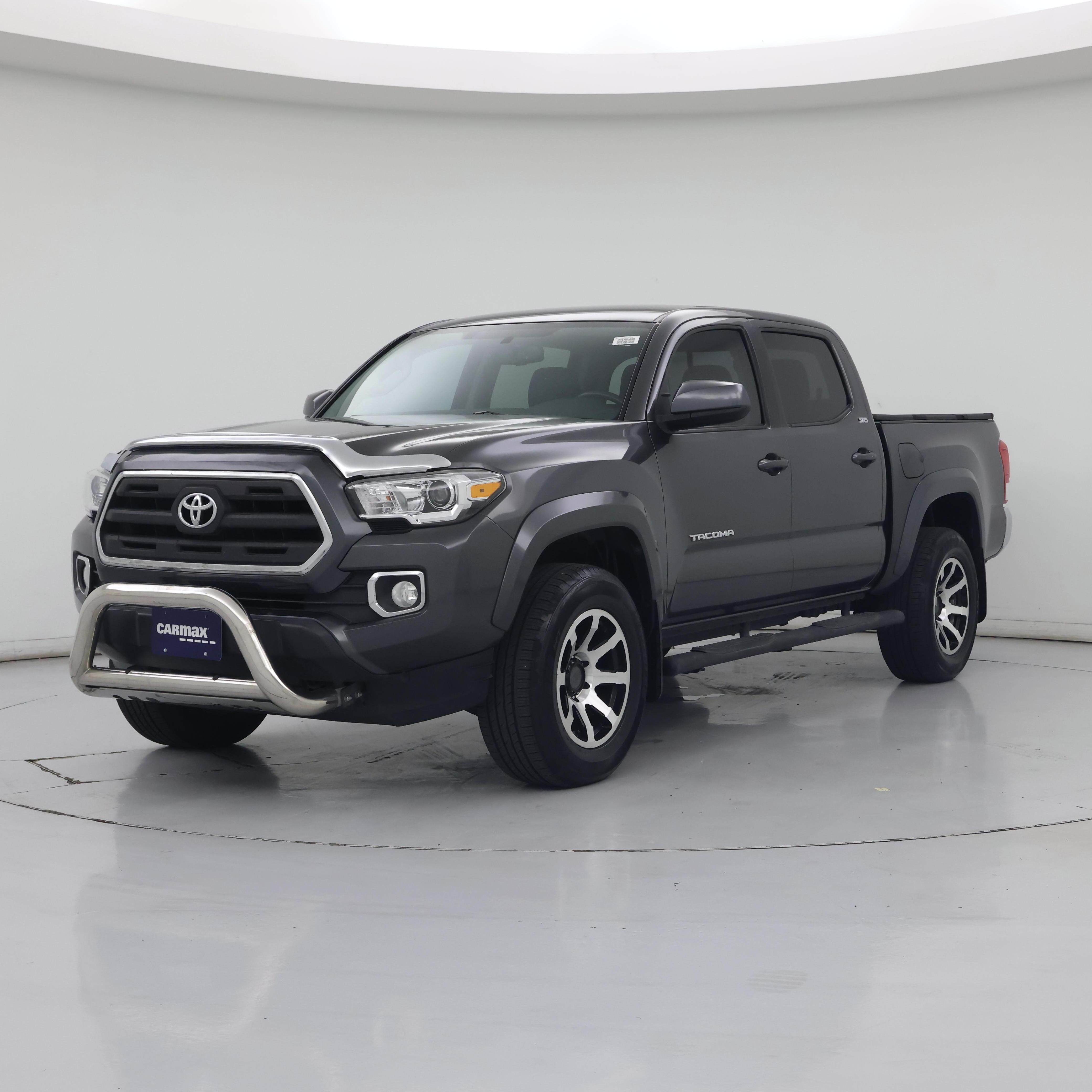 Thumbnail: 2017 Toyota Tacoma - 4