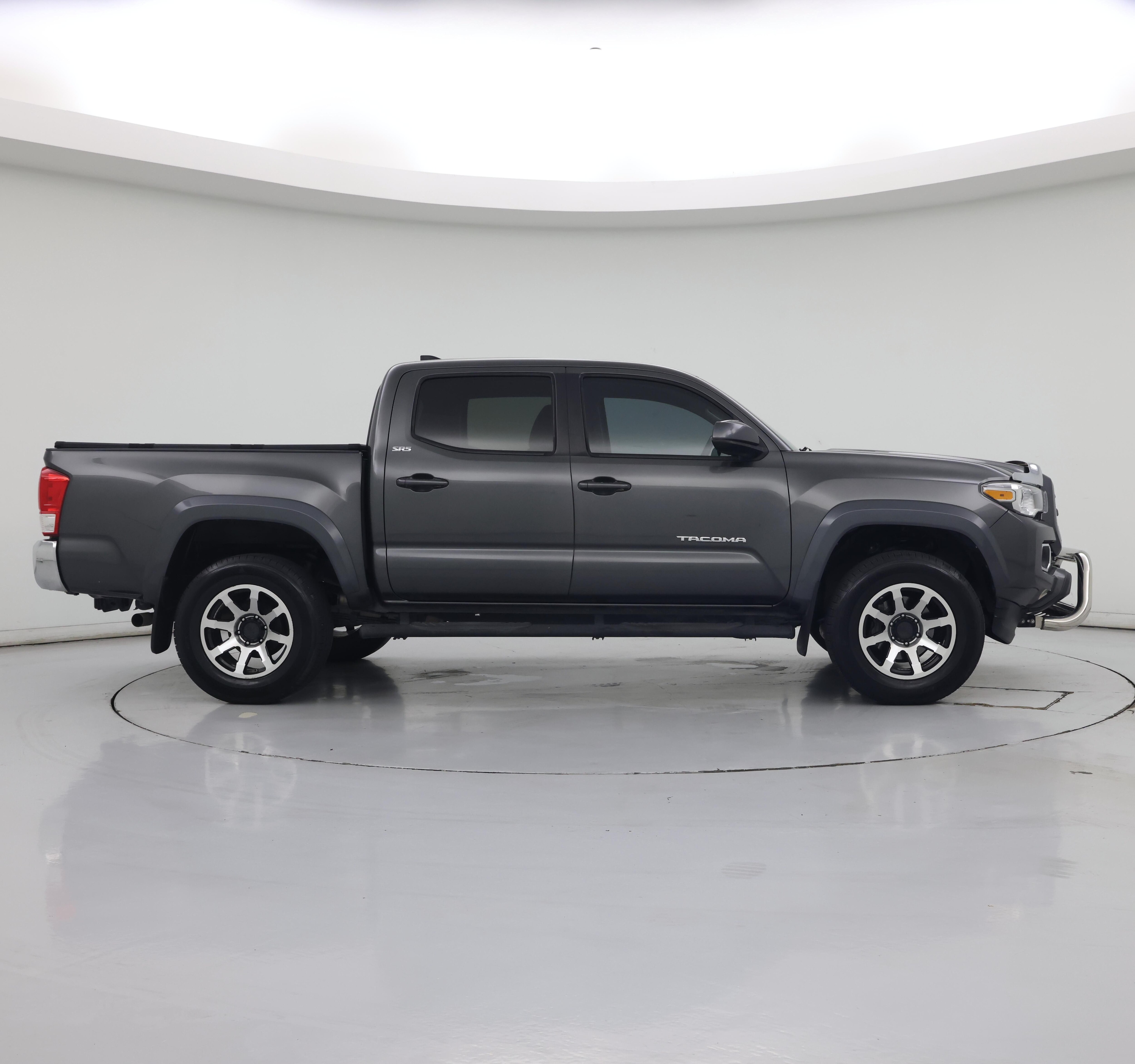 Thumbnail: 2017 Toyota Tacoma - 7