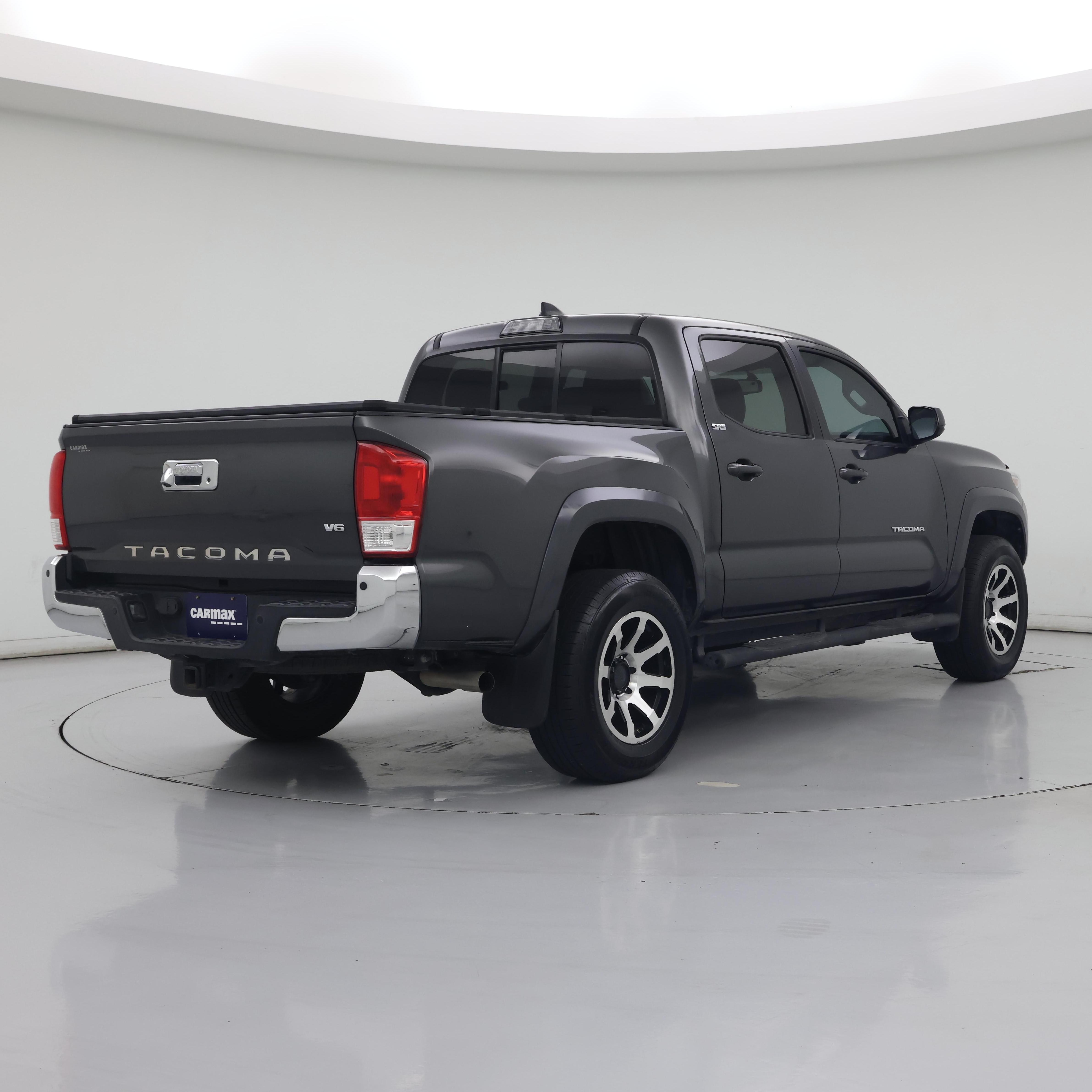 Thumbnail: 2017 Toyota Tacoma - 8