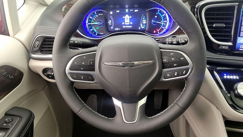 2023 Chrysler Pacifica Hybrid Limited 10