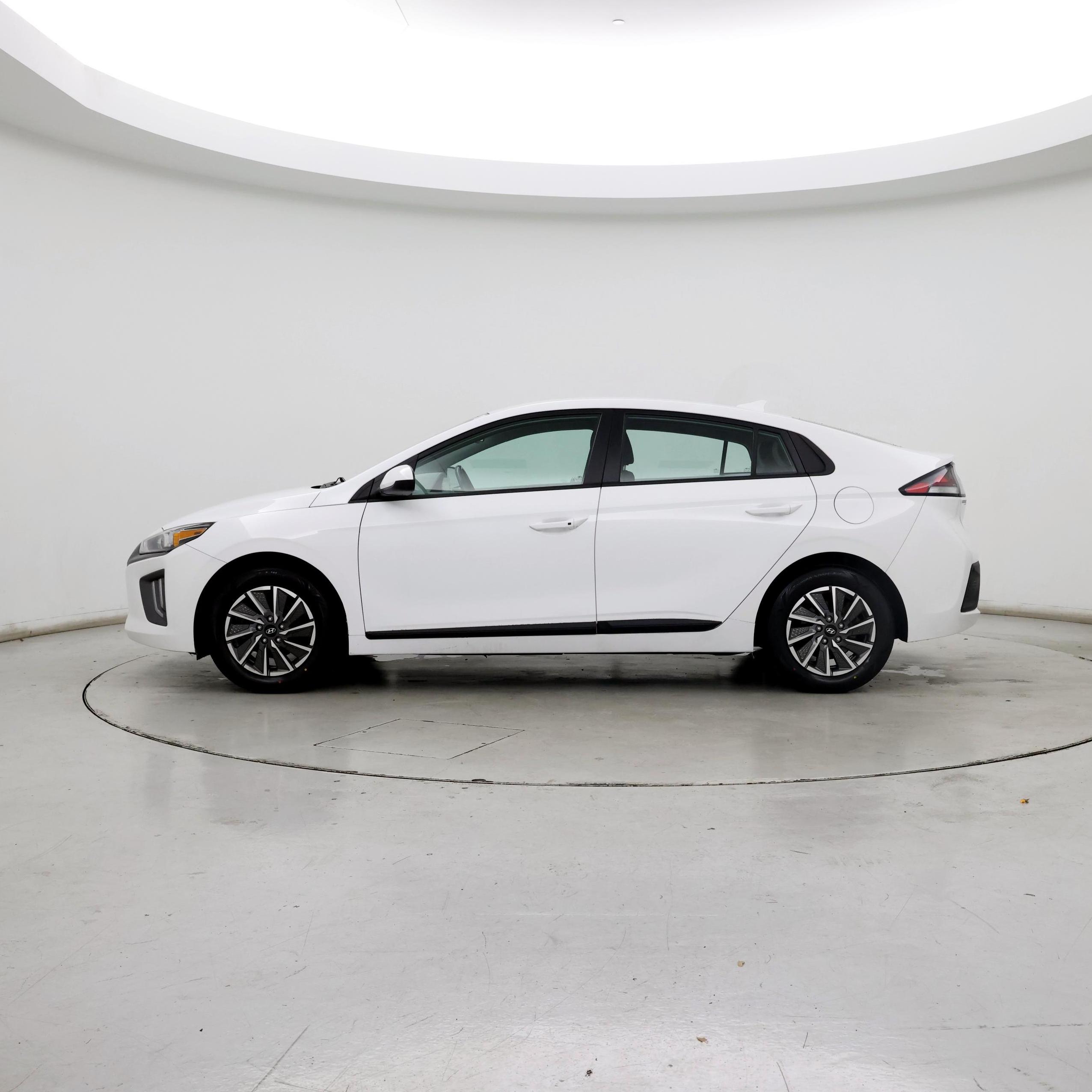 Thumbnail: 2020 Hyundai Ioniq - 3