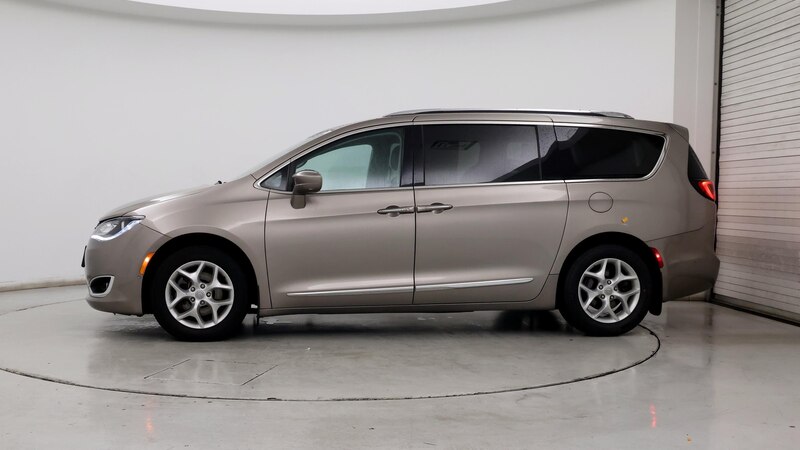 2017 Chrysler Pacifica  3