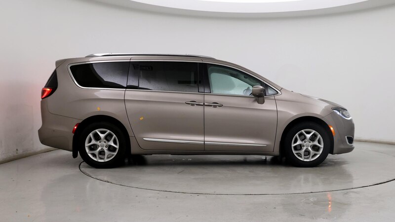 2017 Chrysler Pacifica  7