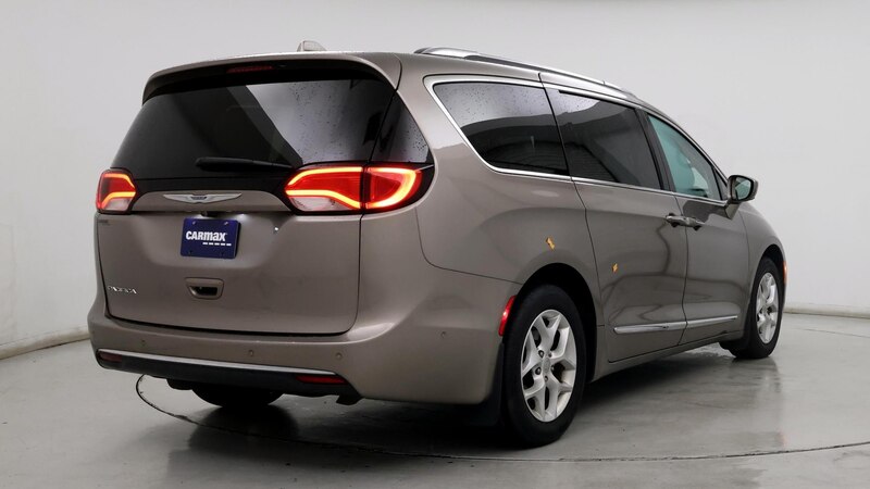 2017 Chrysler Pacifica  8