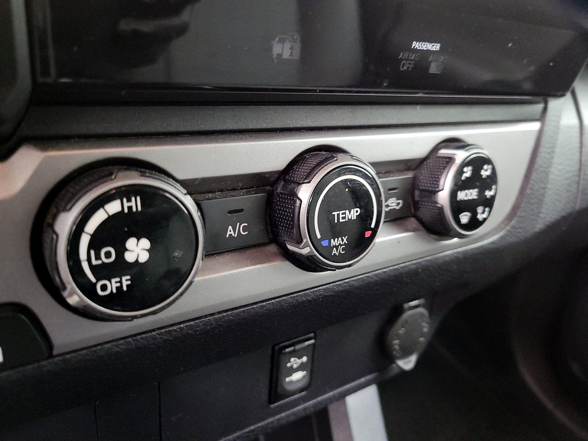 Thumbnail: 2016 Toyota Tacoma - 16