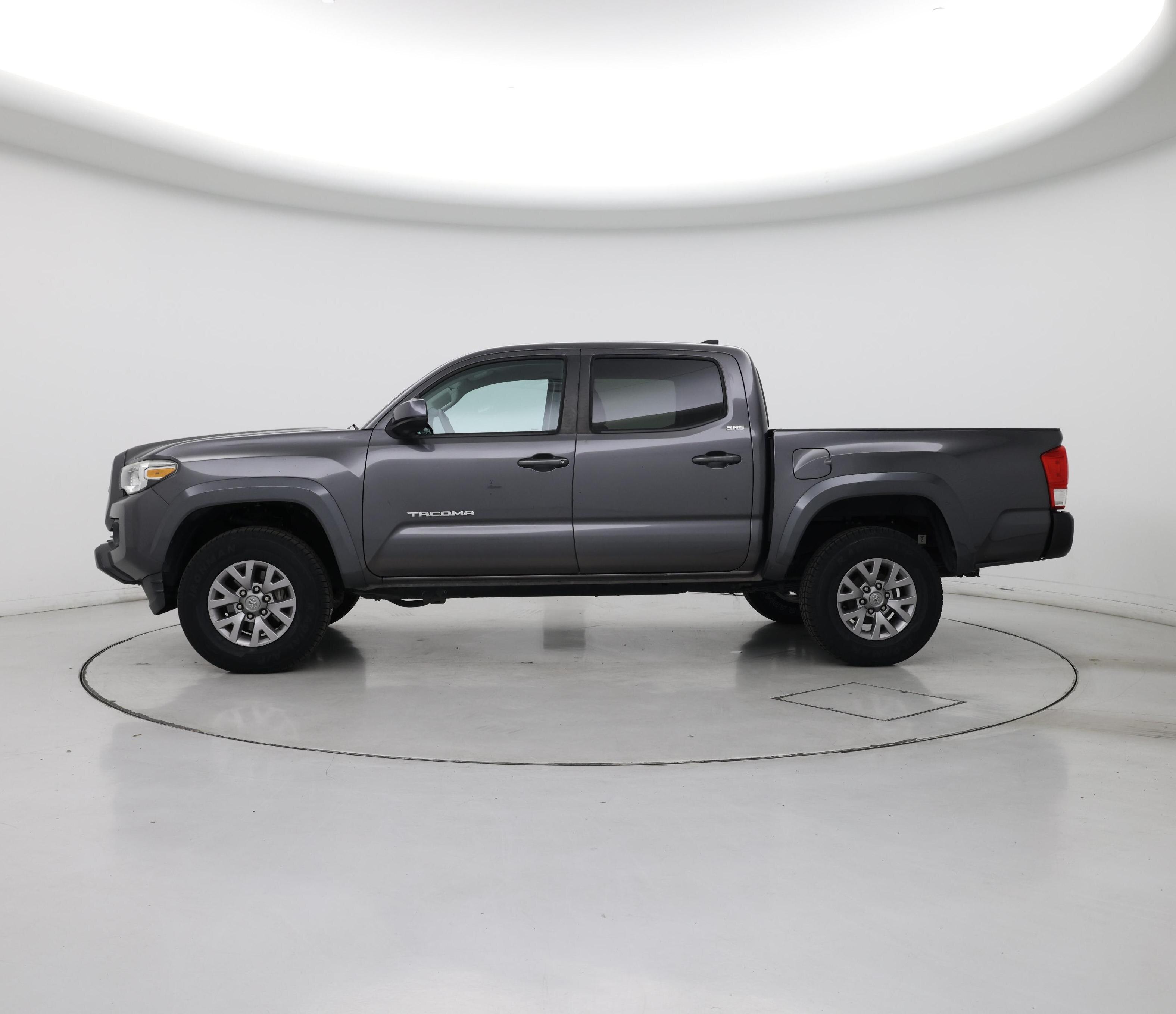 Thumbnail: 2016 Toyota Tacoma - 3