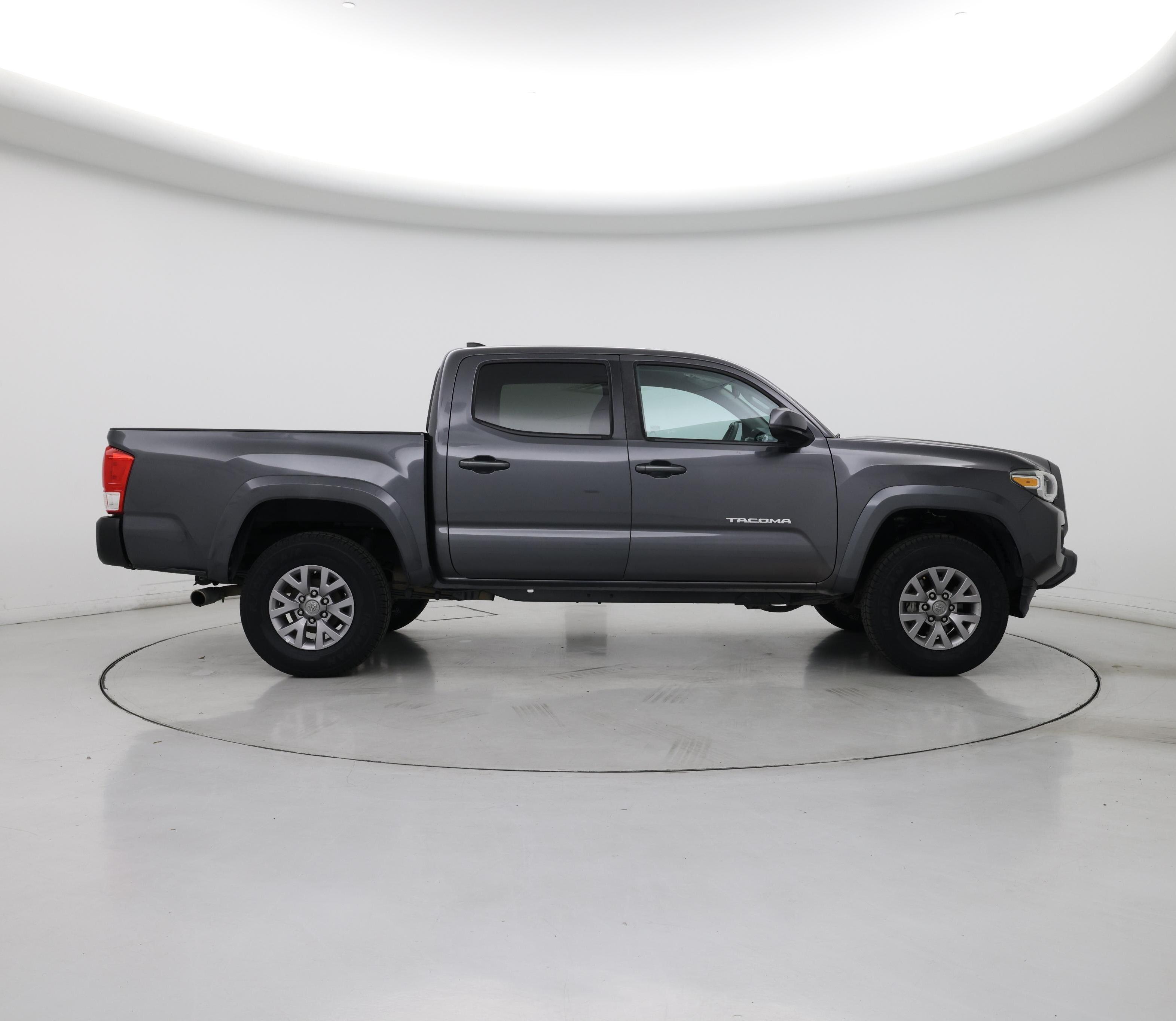 Thumbnail: 2016 Toyota Tacoma - 7