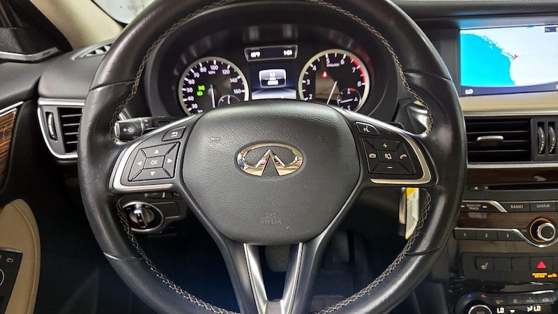 2017 INFINITI QX30 Premium 10