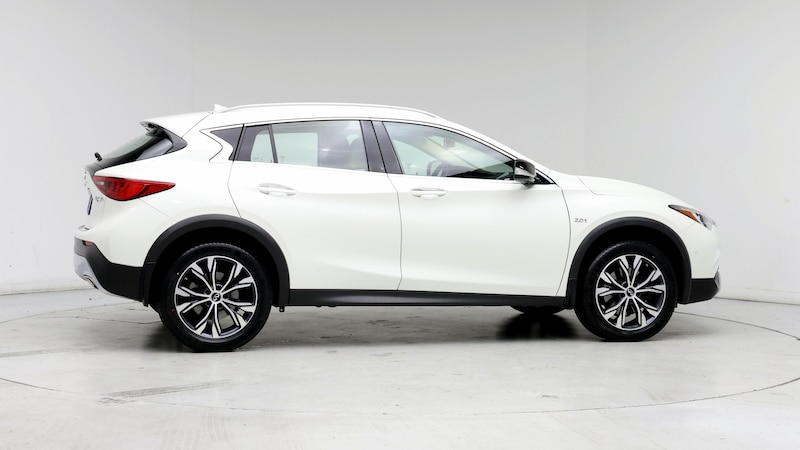 2017 INFINITI QX30 Premium 7