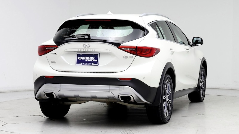 2017 INFINITI QX30 Premium 8