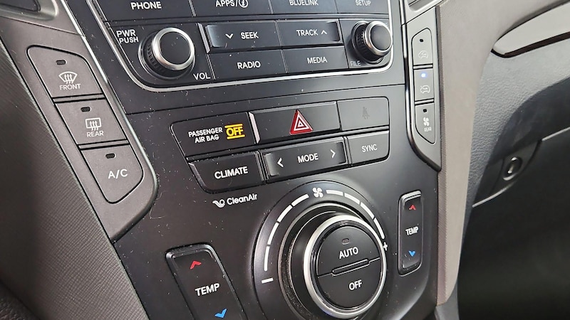 2019 Hyundai Santa Fe XL SE 16