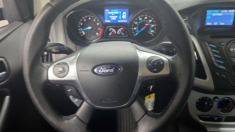 2014 Ford Focus SE 10