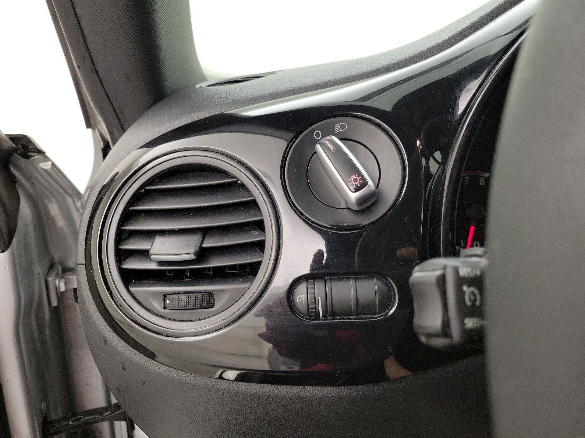 Thumbnail: 2014 Volkswagen Beetle - 13