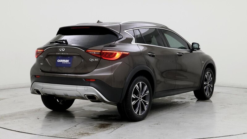 2017 INFINITI QX30 Premium 8