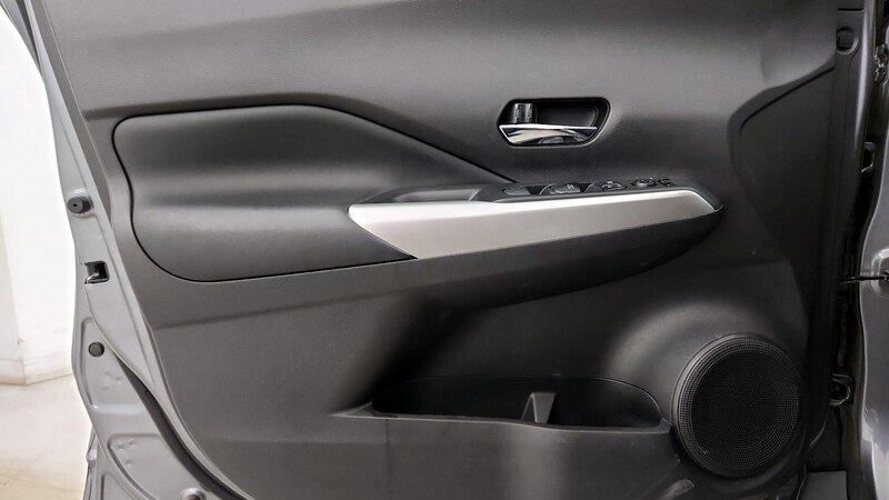 2020 Nissan Kicks SR 12