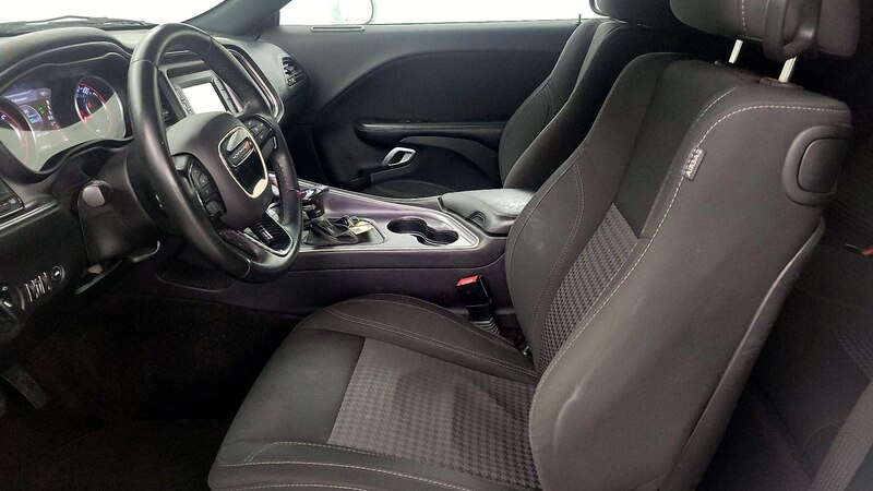 2016 Dodge Challenger SXT 11