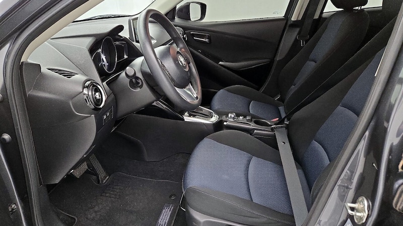 2017 Toyota Yaris iA  11