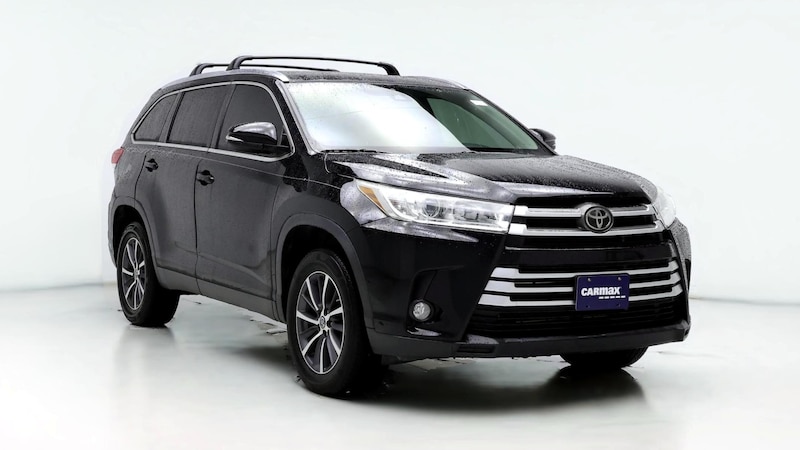 2019 Toyota Highlander XLE Hero Image