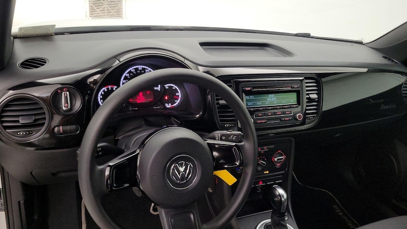 2014 Volkswagen Beetle  9