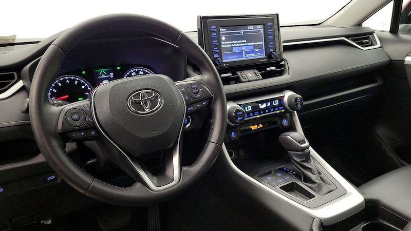 2020 Toyota RAV4 XLE 9