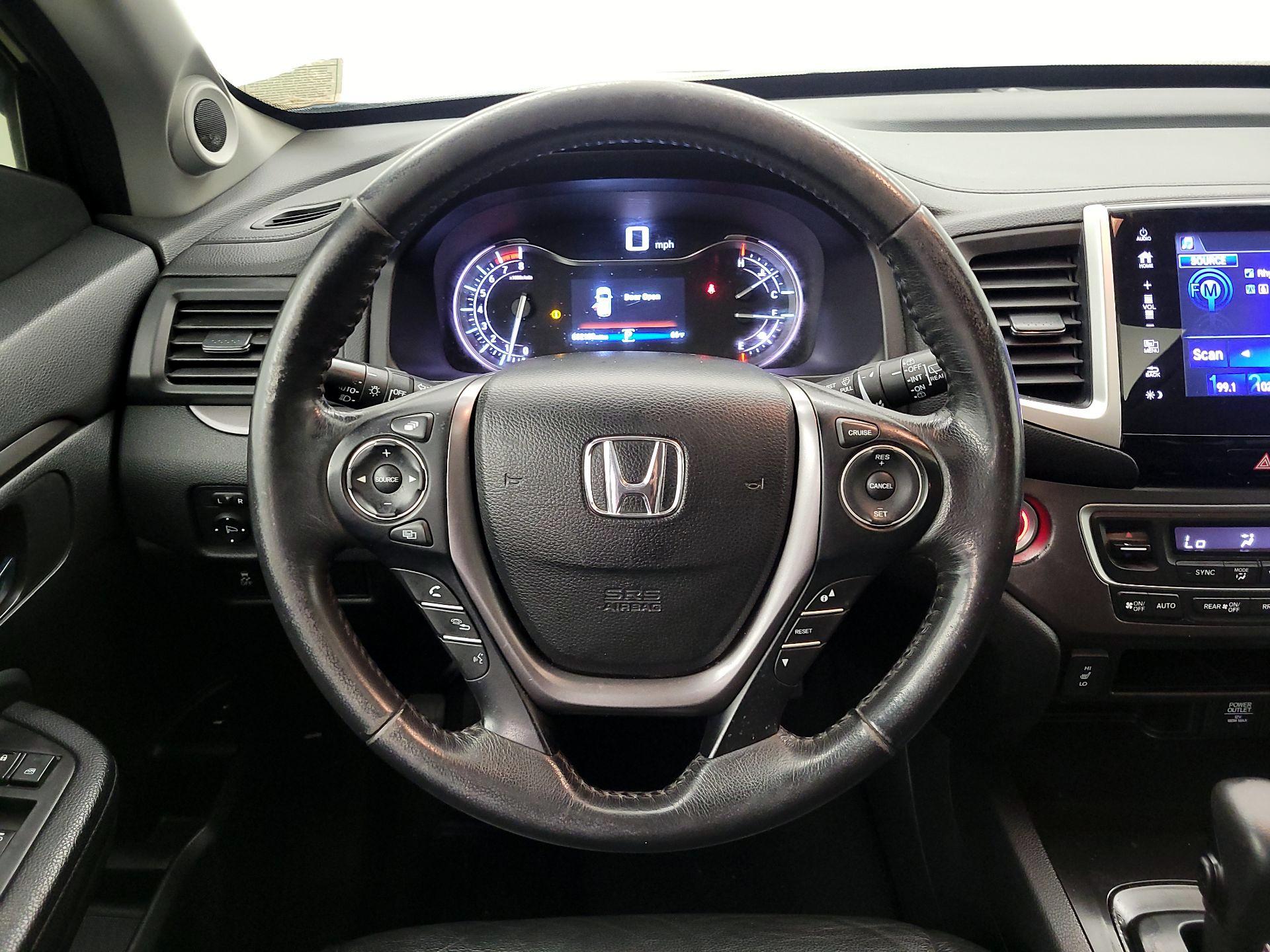 Thumbnail: 2017 Honda Pilot - 10