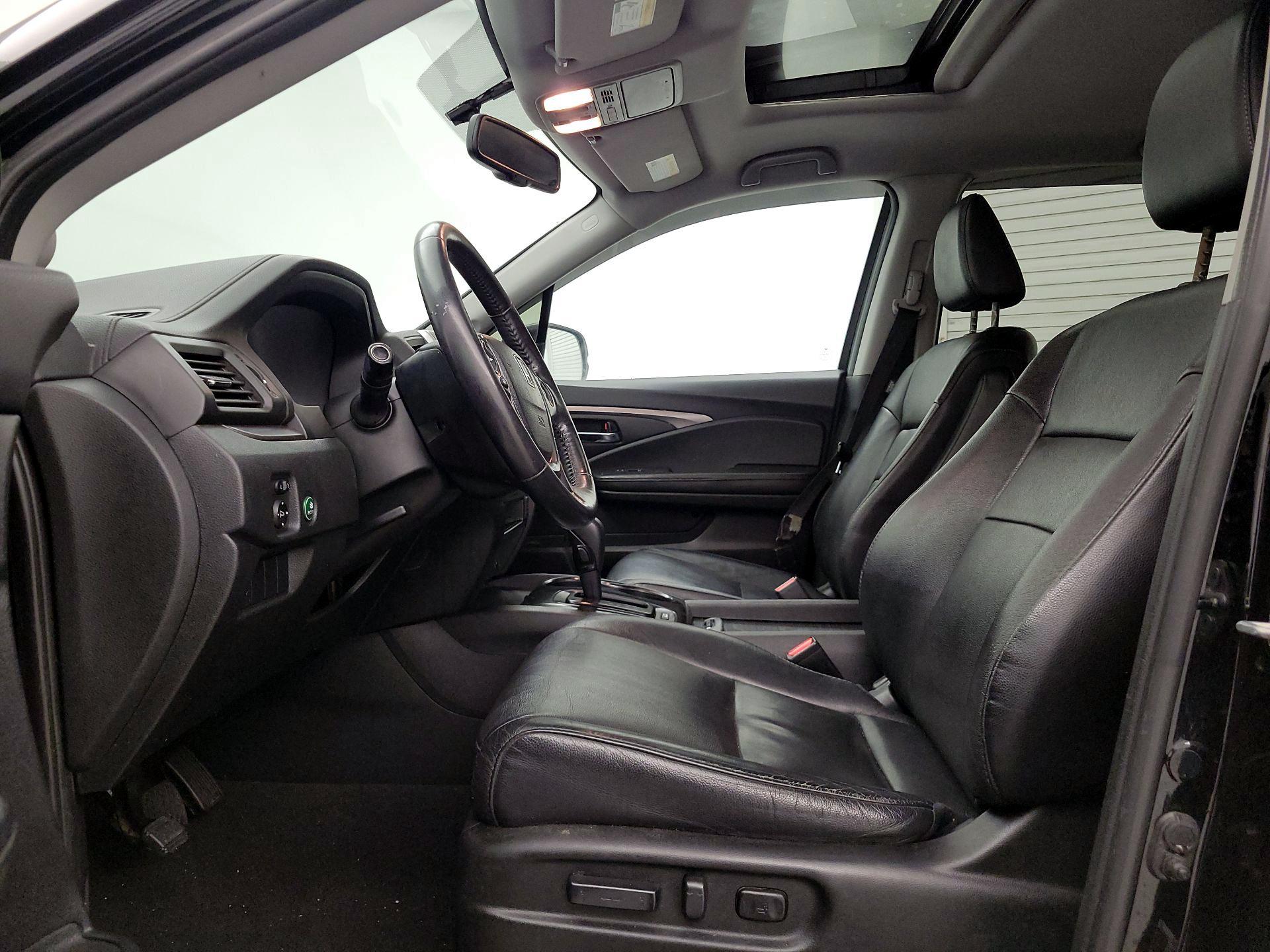 Thumbnail: 2017 Honda Pilot - 11