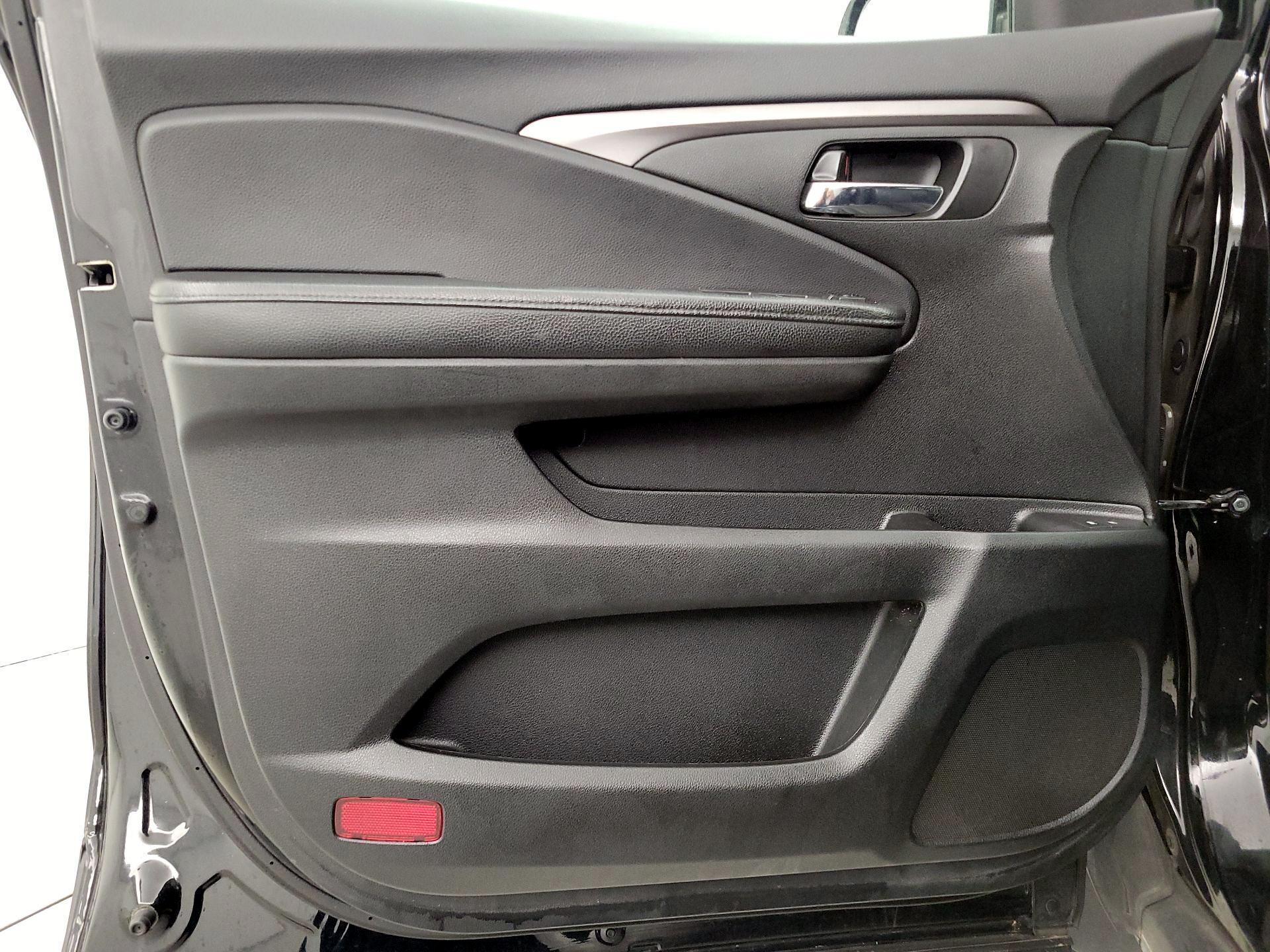 Thumbnail: 2017 Honda Pilot - 12