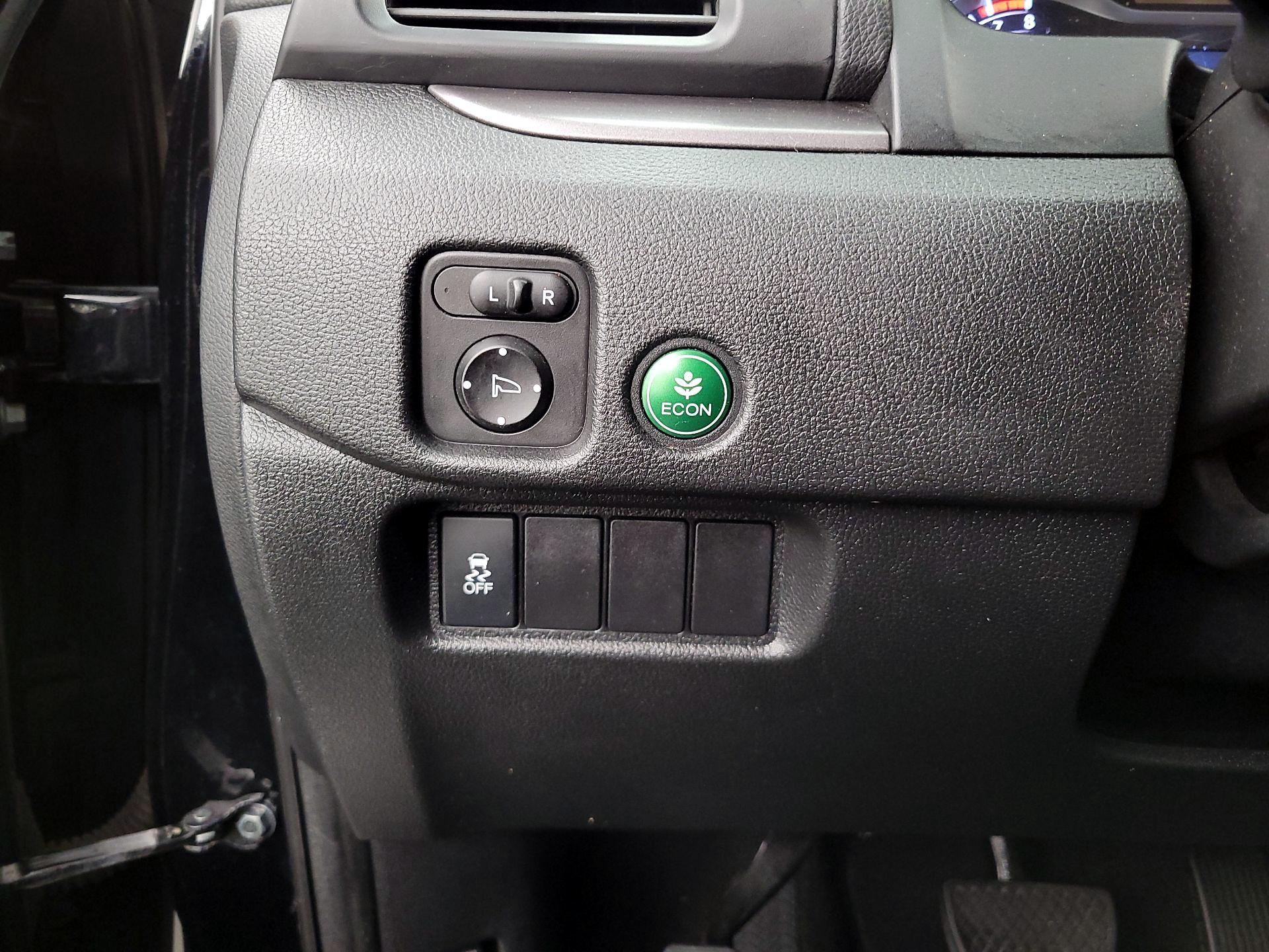 Thumbnail: 2017 Honda Pilot - 13