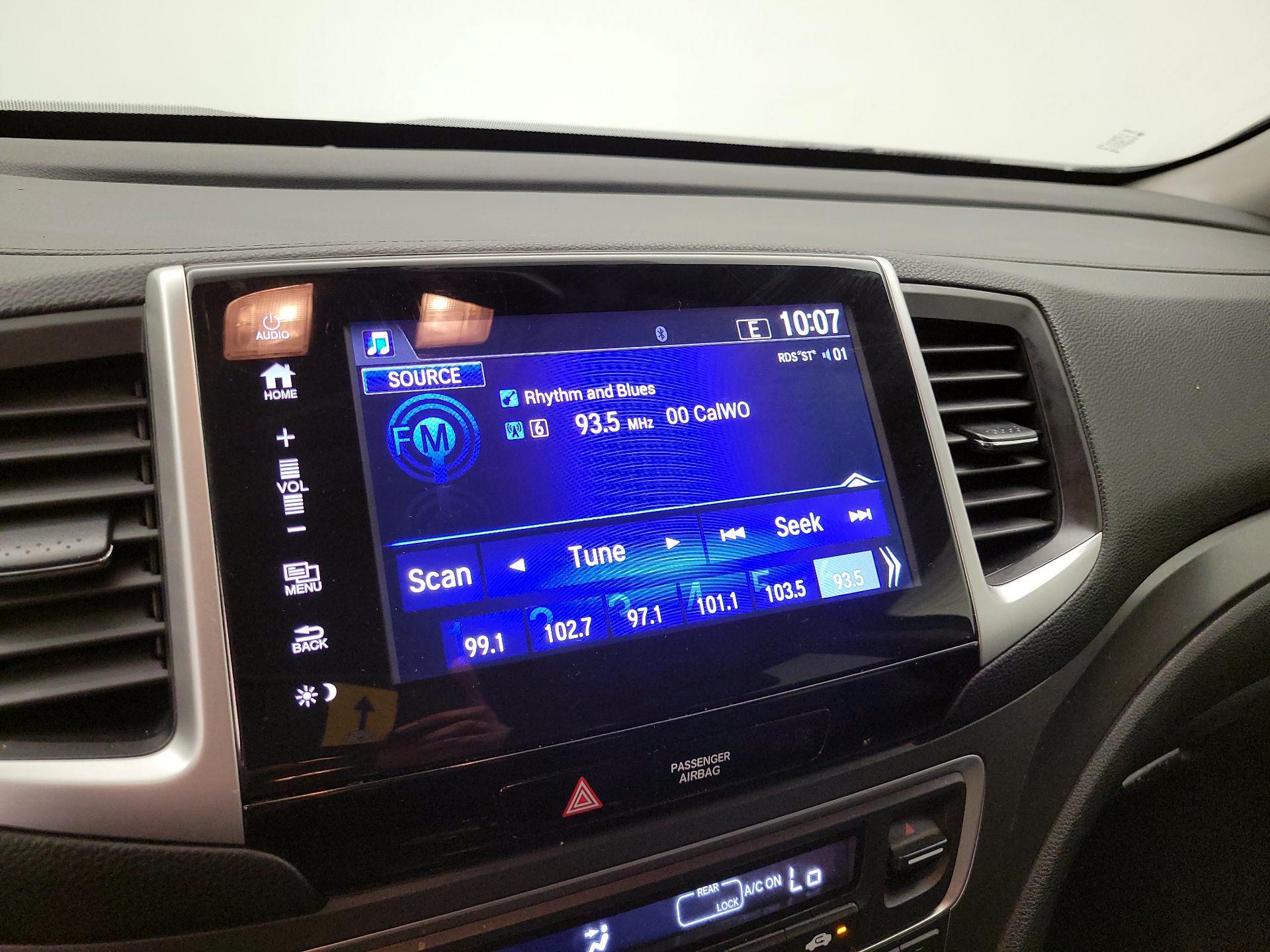 Thumbnail: 2017 Honda Pilot - 15