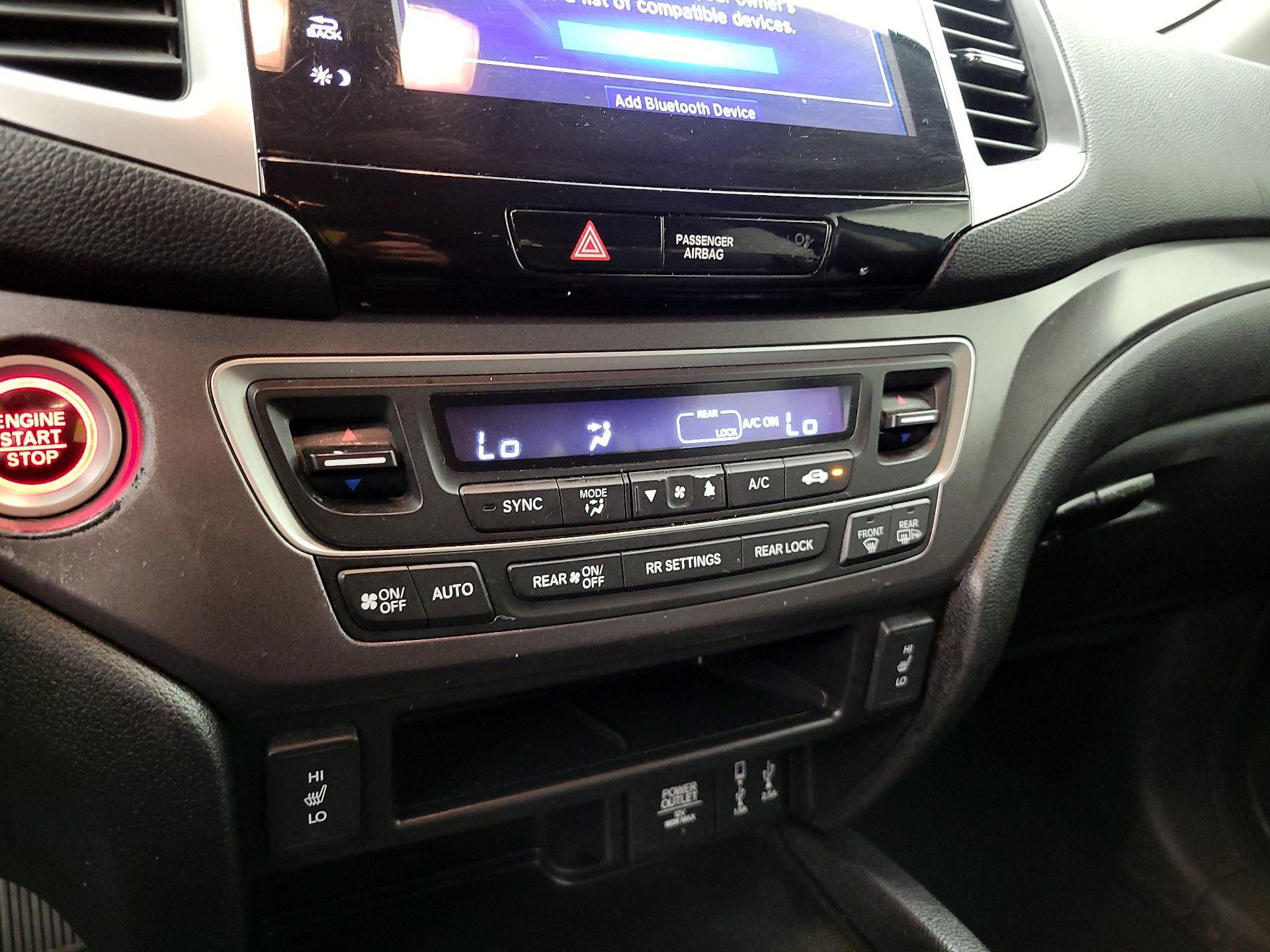 Thumbnail: 2017 Honda Pilot - 16