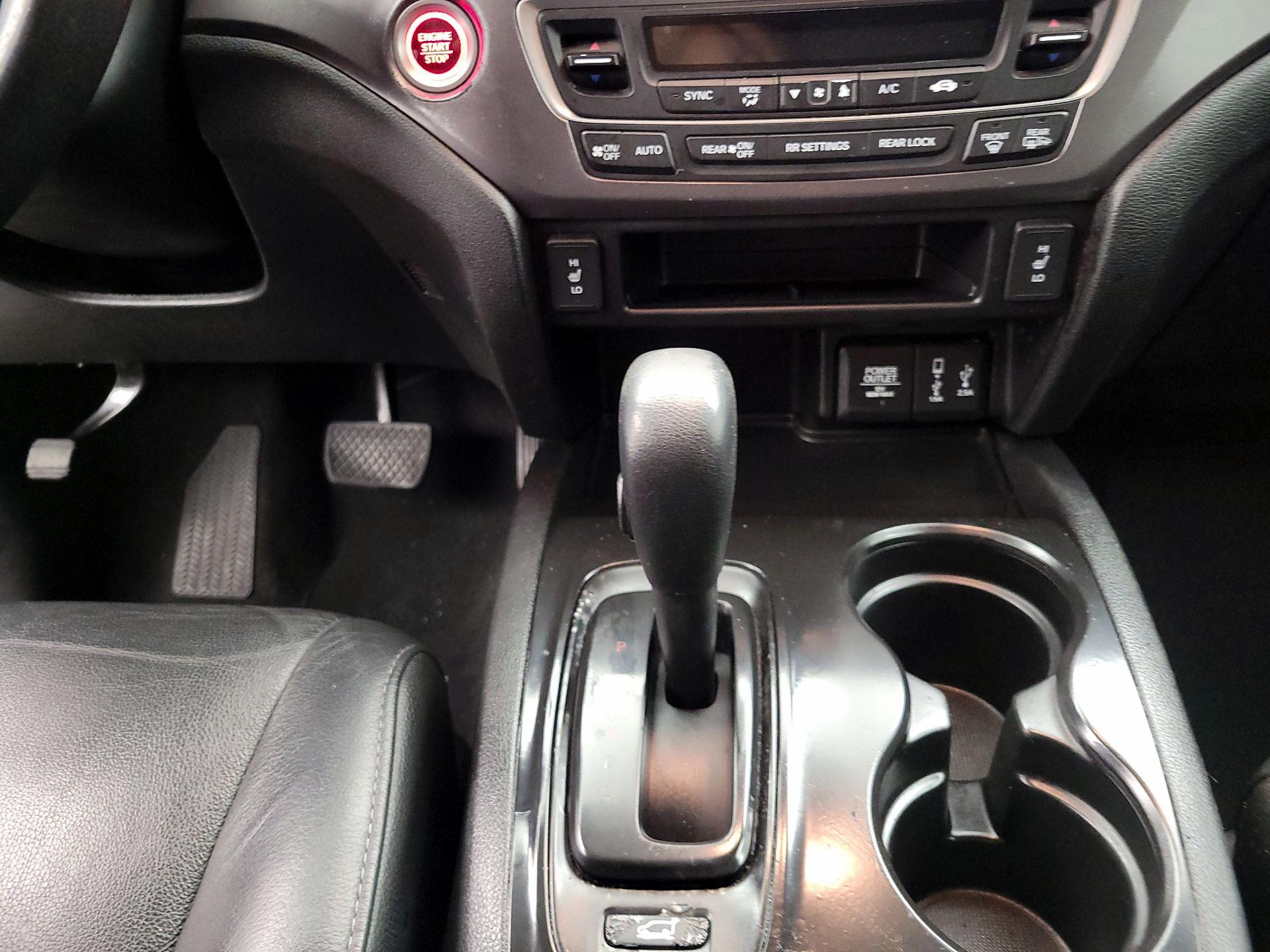 Thumbnail: 2017 Honda Pilot - 17