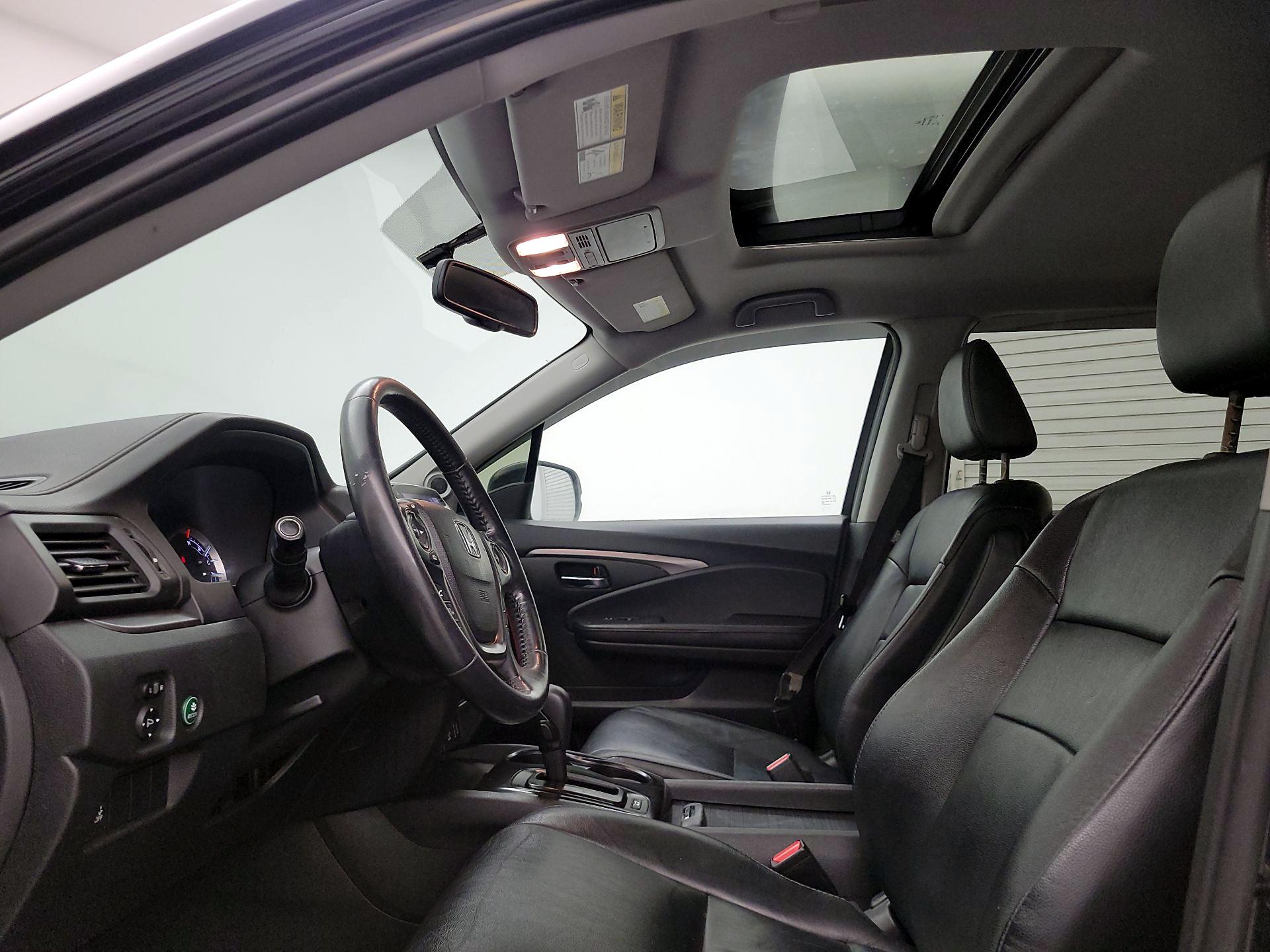 Thumbnail: 2017 Honda Pilot - 19