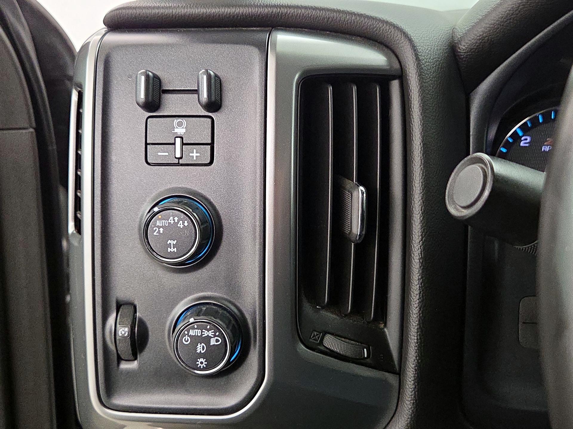 Thumbnail: 2017 Chevrolet Silverado 1500 - 13