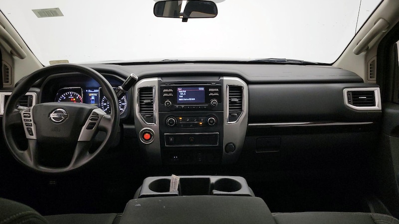 2017 Nissan Titan SV 9