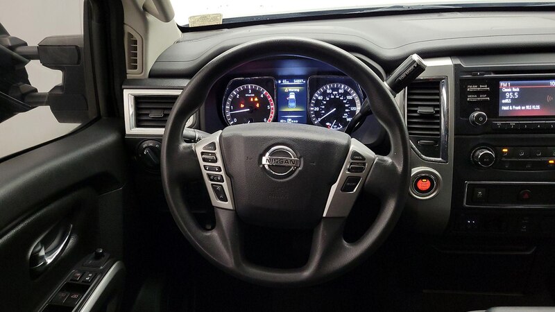 2017 Nissan Titan SV 10