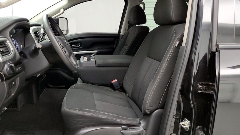 2017 Nissan Titan SV 11