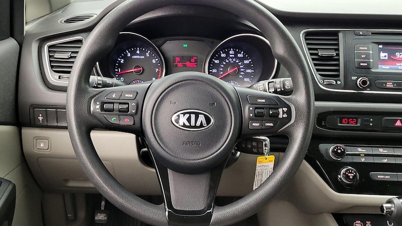 2016 Kia Sedona LX 10